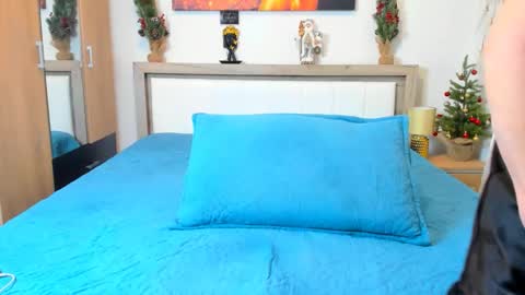 Snapshot of sweetangell69_ chatting on December 2025 03:01:02 AM Viorica online show from December 2025 03:01:02 AM