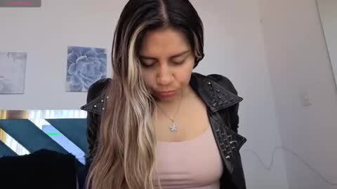 Cinthia online show from October 2025 12:57:02 PM