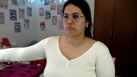 Snapshot of sweetgirlbunny19 chatting on June 2026 02:45:02 AM Iss online show from June 2026 02:45:02 AM