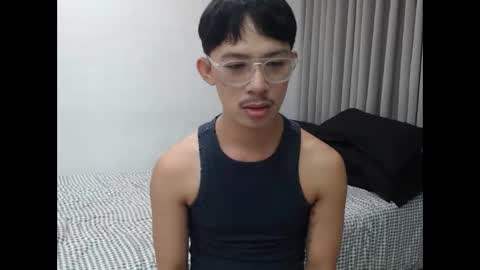 Snapshot of sweetguy102103 chatting on December 2024 10:24:02 AM khrayan online show from December 2024 10:24:02 AM