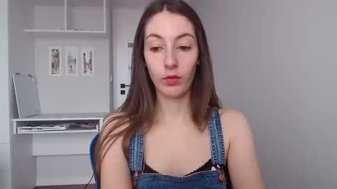 Emma  online show from November 2025 09:19:02 AM