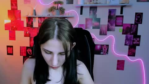 Snapshot of sweetie_chloe_ chatting on April 2026 08:50:02 AM Chloe online show from April 2026 08:50:02 AM