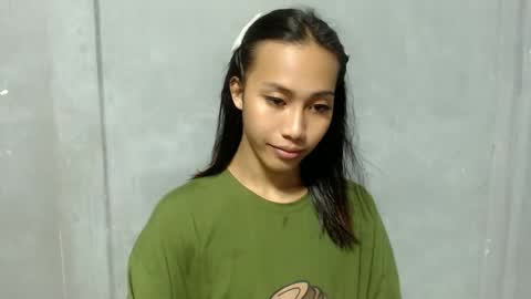 Snapshot of sweetiie_caren chatting on January 2025 01:59:01 AM CAREN online show from January 2025 01:59:01 AM