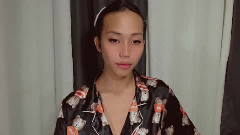 Snapshot of sweetiie_caren chatting on January 2025 01:13:01 AM CAREN online show from January 2025 01:13:01 AM