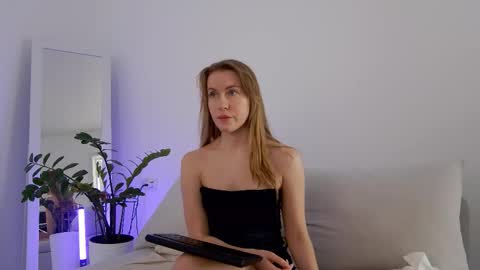 SweetKira1 online show from March 2026 08:42:02 AM