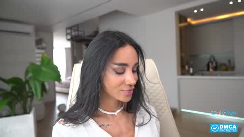 Snapshot of sweetlaurasaenz chatting on October 2025 03:32:02 PM Laura Saenz Geminis online show from October 2025 03:32:02 PM