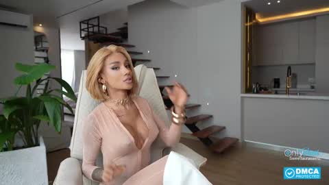 Snapshot of sweetlaurasaenz chatting on October 2025 03:45:01 PM Laura Saenz Geminis online show from October 2025 03:45:01 PM