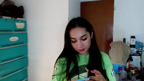 Snapshot of sweetlilly_18 chatting on December 2024 11:31:01 PM Lilly online show from December 2024 11:31:01 PM