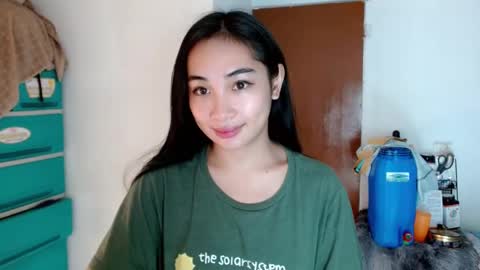 Snapshot of sweetlilly_18 chatting on January 2025 03:22:01 AM Lilly online show from January 2025 03:22:01 AM