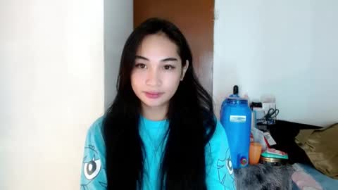 Snapshot of sweetlilly_18 chatting on January 2025 02:20:02 AM Lilly online show from January 2025 02:20:02 AM