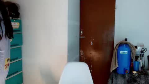 Snapshot of sweetlilly_18 chatting on January 2025 12:23:01 PM Lilly online show from January 2025 12:23:01 PM