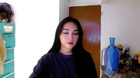 Snapshot of sweetlilly_18 chatting on January 2025 02:44:02 AM Lilly online show from January 2025 02:44:02 AM