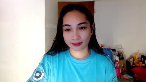 Snapshot of sweetlilly_18 chatting on January 2025 10:34:02 AM Lilly online show from January 2025 10:34:02 AM