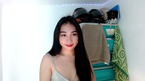 Snapshot of sweetlilly_18 chatting on February 2025 02:11:02 AM Lilly online show from February 2025 02:11:02 AM