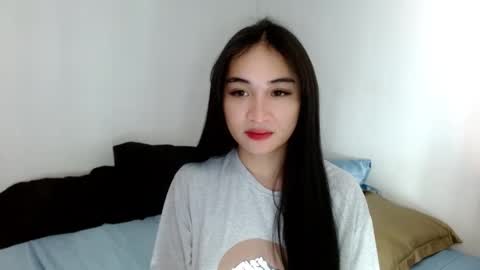 Snapshot of sweetlilly_18 chatting on February 2025 04:07:01 AM Lilly online show from February 2025 04:07:01 AM