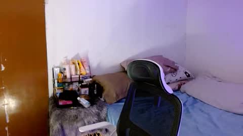 Snapshot of sweetlilly_18 chatting on October 2025 05:41:01 AM Lilly online show from October 2025 05:41:01 AM