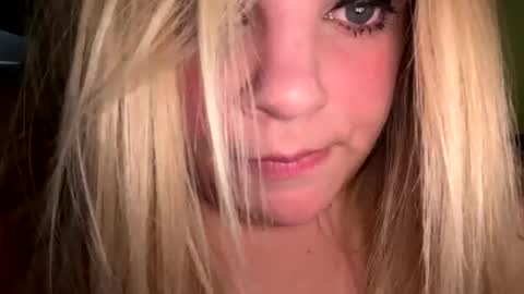 Lisa  online show from November 2025 12:28:01 PM