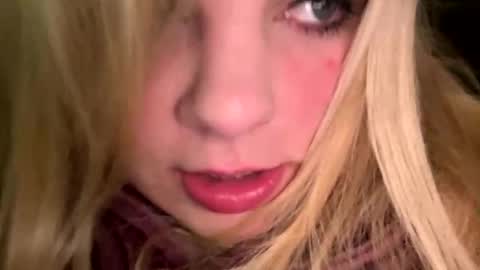 Lisa  online show from April 2026 10:01:02 PM