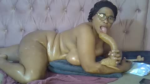 Snapshot of sweetmellowx1 chatting on February 2025 06:59:02 AM sweetmellowx1 online show from February 2025 06:59:02 AM