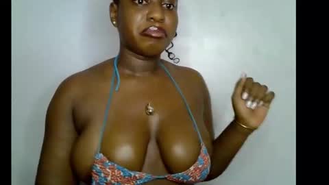 Snapshot of sweetpetitgirl chatting on February 2026 07:34:01 AM LILY BRANDY online show from February 2026 07:34:01 AM