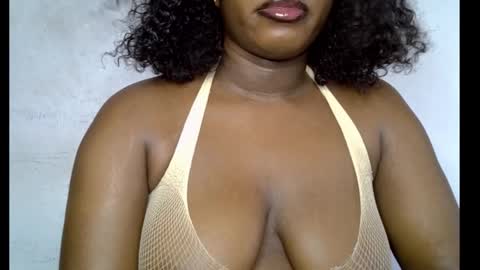 Snapshot of sweetpetitgirl chatting on March 2026 07:59:01 AM LILY BRANDY online show from March 2026 07:59:01 AM