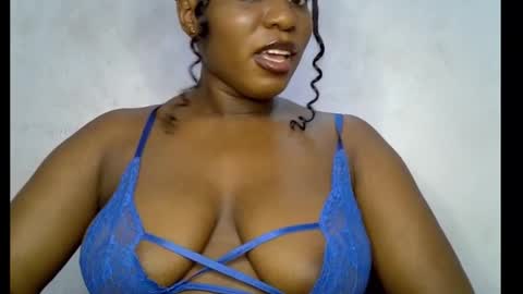 Snapshot of sweetpetitgirl chatting on March 2026 08:05:01 PM LILY BRANDY online show from March 2026 08:05:01 PM