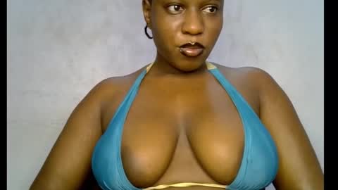 Snapshot of sweetpetitgirl chatting on March 2026 08:52:02 AM LILY BRANDY online show from March 2026 08:52:02 AM