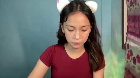 Mia online show from October 2025 01:13:01 PM