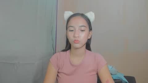 Mia online show from December 2025 02:58:02 PM