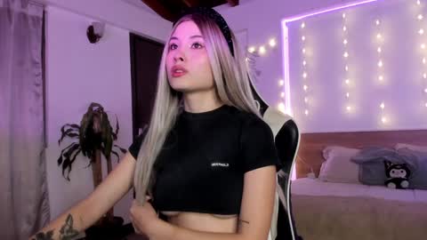 Cat independent model  online show from January 2025 05:29:02 AM