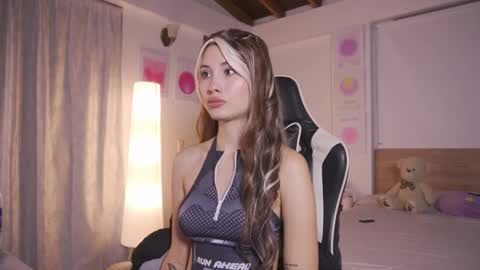 Cat independent model  online show from November 2025 01:41:02 AM