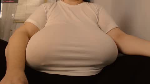 Snapshot of sweettm chatting on February 2025 02:23:02 PM Maya online show from February 2025 02:23:02 PM