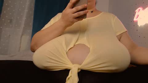 Snapshot of sweettm chatting on February 2025 05:47:02 PM Maya online show from February 2025 05:47:02 PM