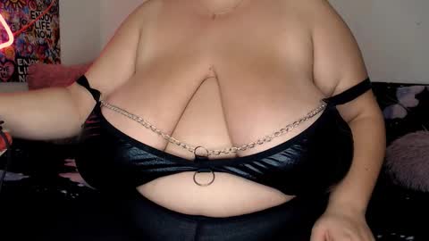 Snapshot of sweettm chatting on November 2025 09:41:02 AM Maya online show from November 2025 09:41:02 AM