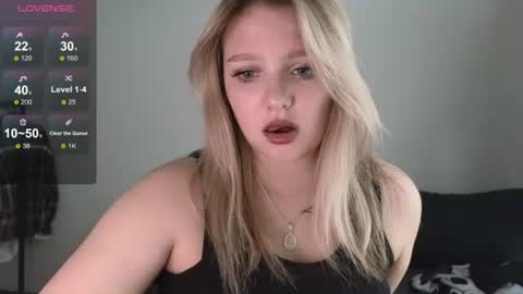 Snapshot of sweety_bettyyy chatting on July 2026 11:01:02 AM Betty online show from July 2026 11:01:02 AM
