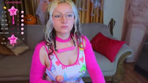 Snapshot of sweety_candys chatting on October 2025 05:43:02 AM Hot Candy online show from October 2025 05:43:02 AM