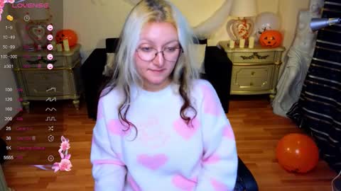 Snapshot of sweety_candys chatting on October 2025 11:33:02 AM Hot Candy online show from October 2025 11:33:02 AM