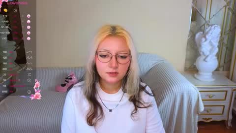 Snapshot of sweety_candys chatting on November 2025 11:20:01 AM Hot Candy online show from November 2025 11:20:01 AM