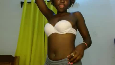 Snapshot of sweety_spixxy chatting on February 2026 03:17:01 AM Dolly online show from February 2026 03:17:01 AM