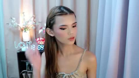 Snapshot of sweetytrannygirlxx chatting on September 2025 04:04:02 AM Megan online show from September 2025 04:04:02 AM