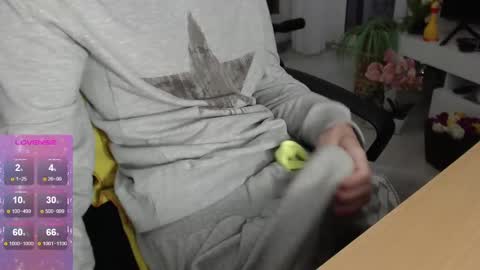 SwetLittleBoy4u online show from December 2024 05:40:02 AM