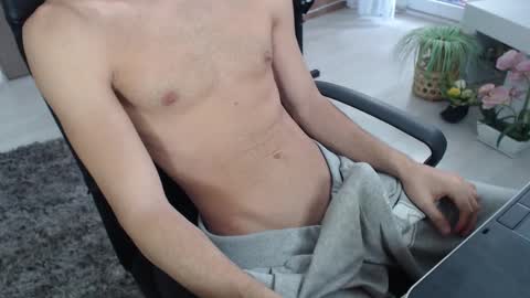 SwetLittleBoy4u online show from September 2025 08:03:01 AM