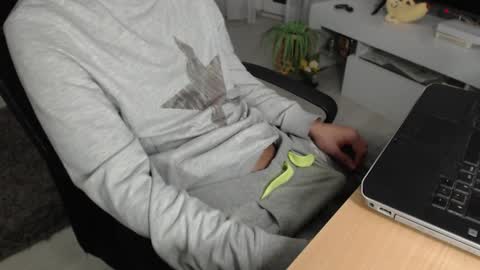 SwetLittleBoy4u online show from November 2025 04:56:01 AM