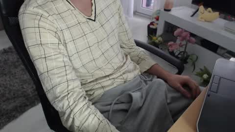 SwetLittleBoy4u online show from November 2025 08:03:02 AM