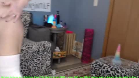 Snapshot of swinginmilf chatting on December 2025 01:17:04 PM Nikki aka swinginmilf on ofs online show from December 2025 01:17:04 PM