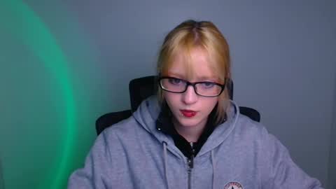 Snapshot of syfer_loon chatting on November 2025 06:49:02 AM Syfer online show from November 2025 06:49:02 AM