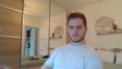 syl092 online show from December 2024 11:15:01 AM