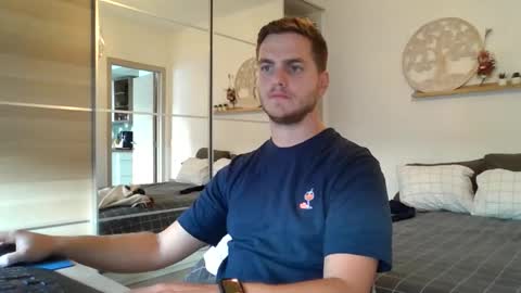 syl092 online show from September 2025 04:45:02 PM