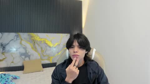 sylasfrost online show from November 2025 07:46:02 PM