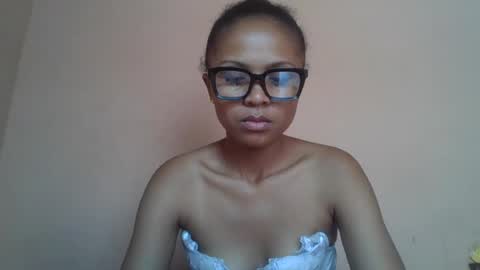 Snapshot of sylvaniah01 chatting on July 2026 08:07:01 AM sylvaniah01 online show from July 2026 08:07:01 AM